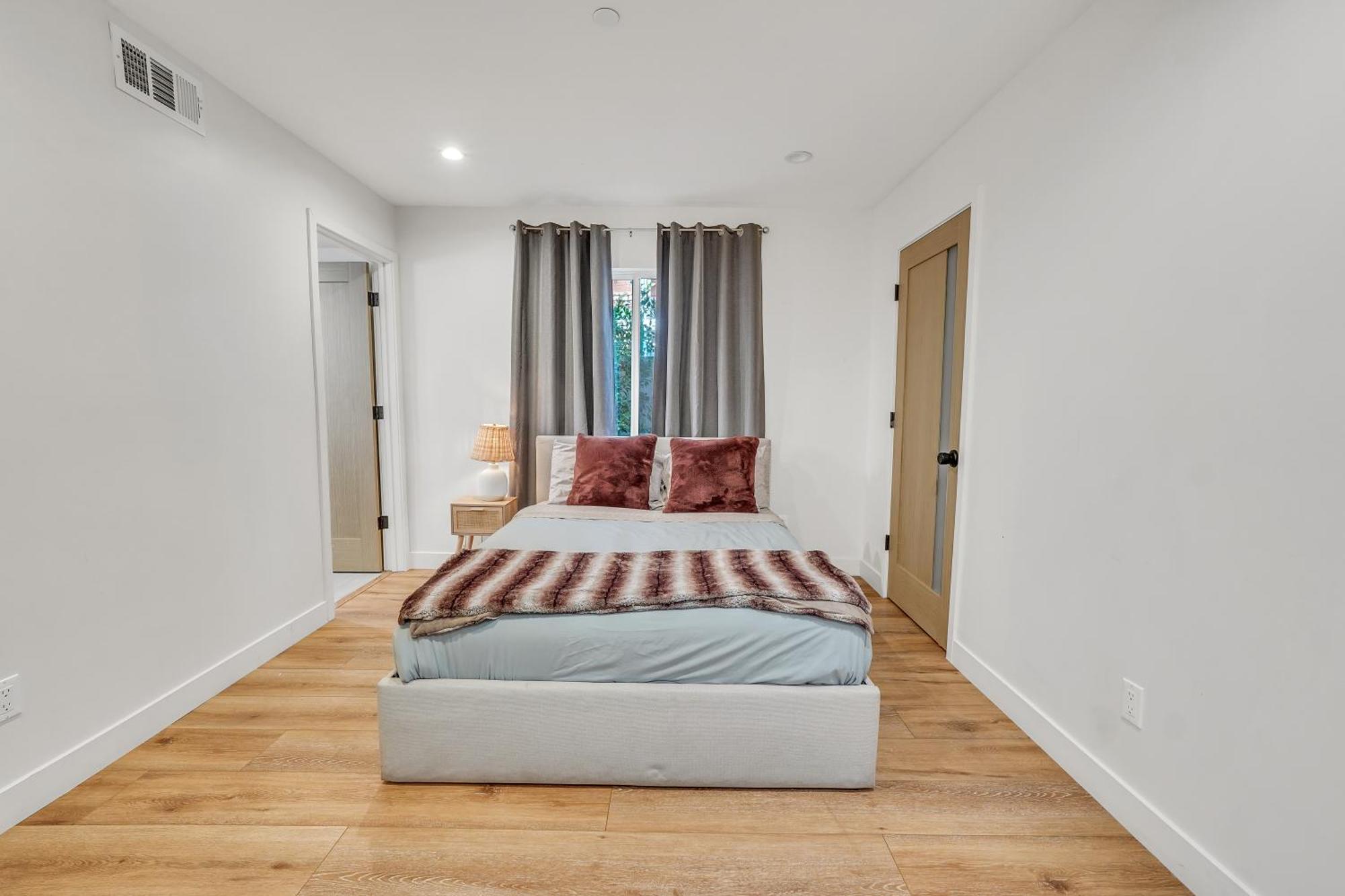 Ferienhaus Luxurious Townhome W/3 Master Gated Parking