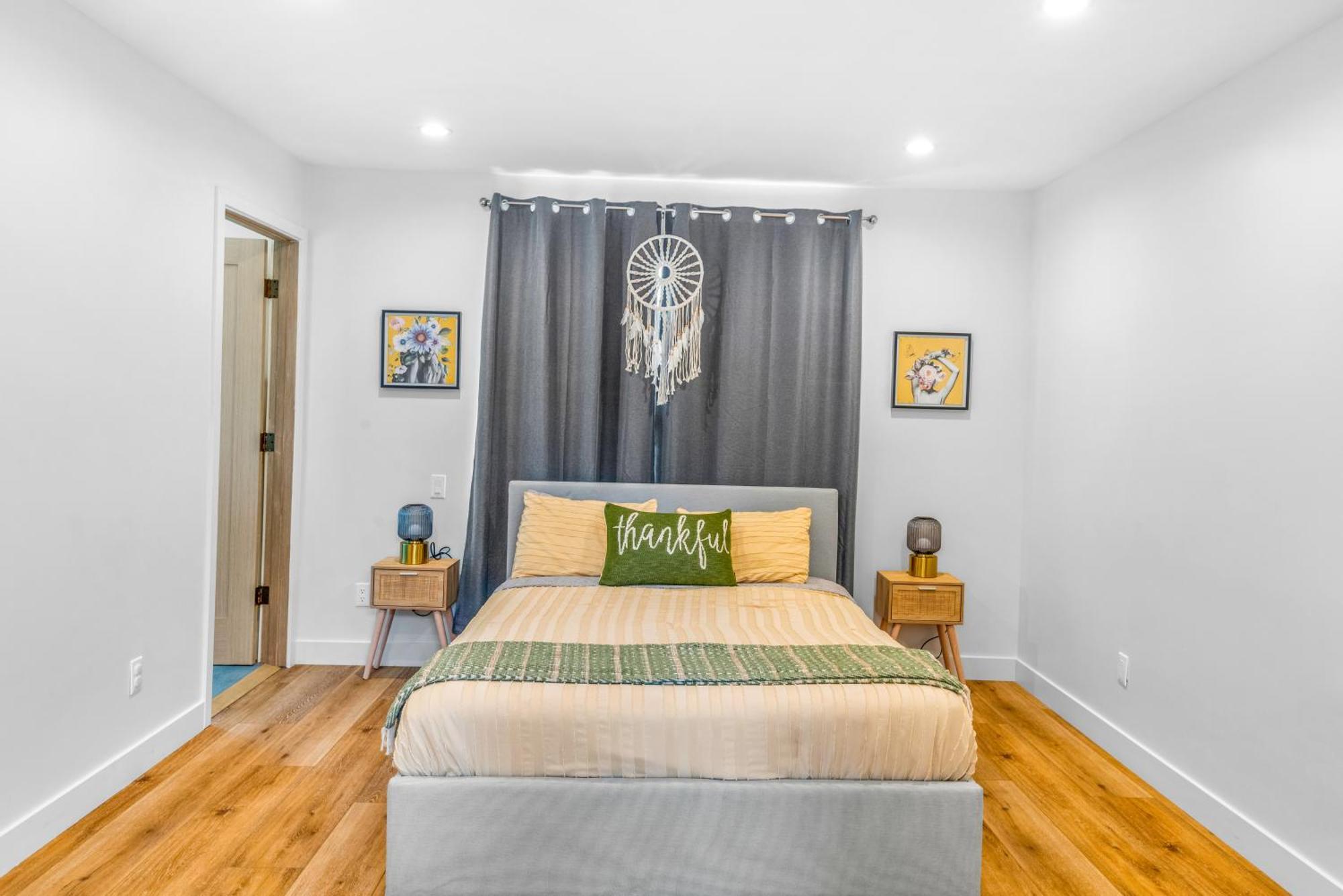 Luxurious Townhome W/3 Master Gated Parking Ferienhaus