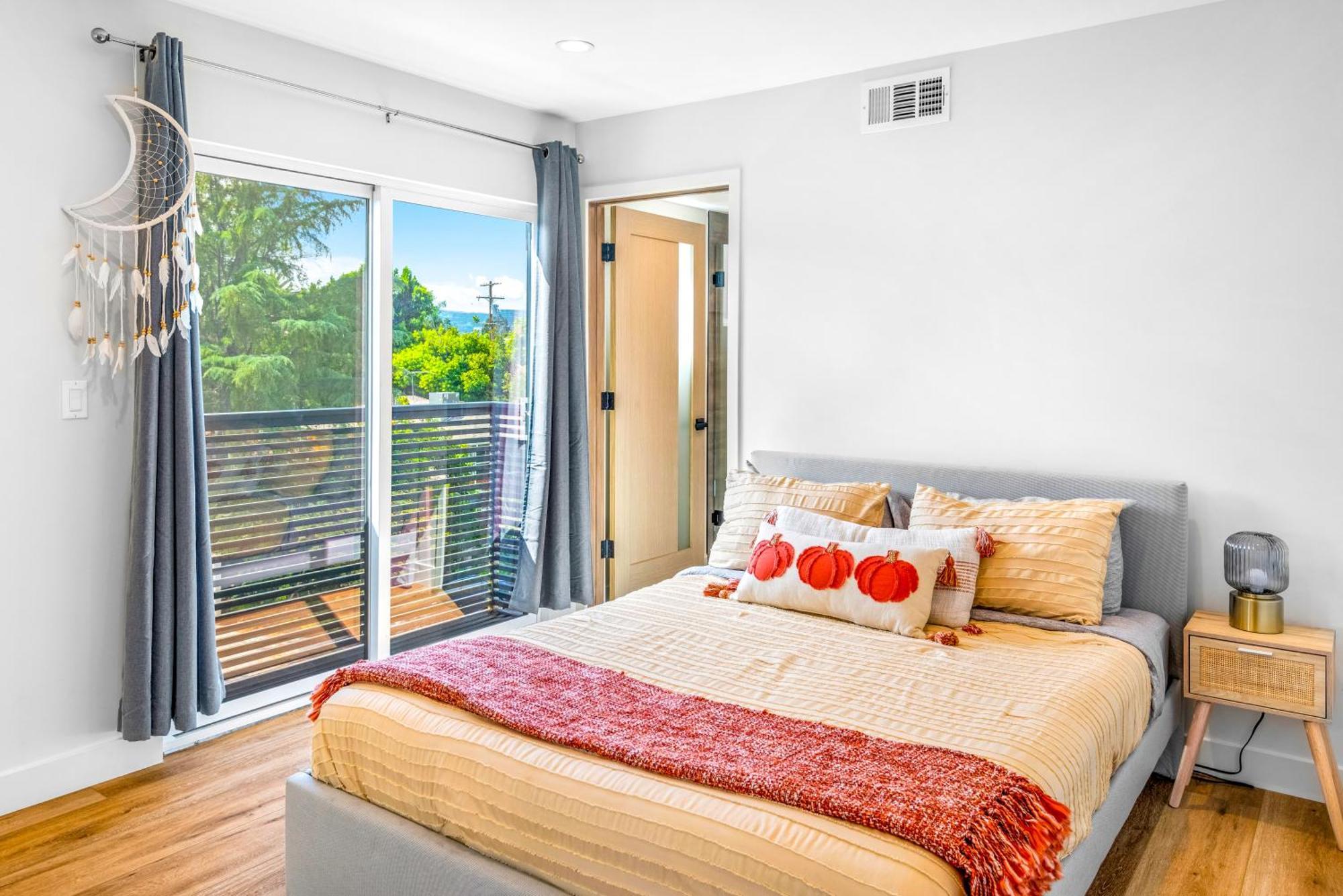 Luxurious Townhome W/3 Master Gated Parking Ferienhaus *