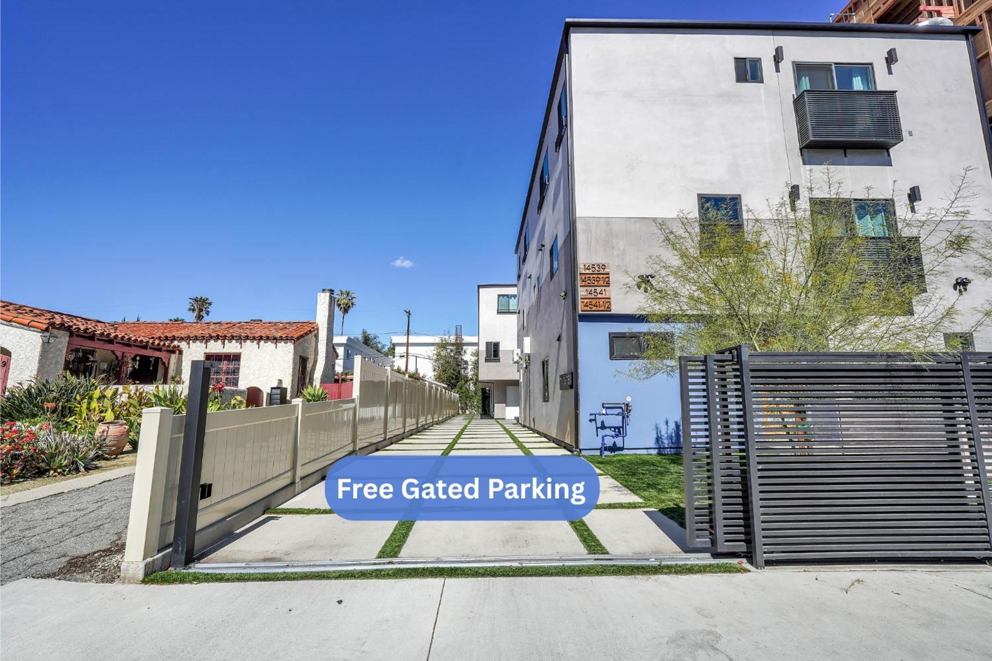 Luxurious Townhome W/3 Master Gated Parking Hébergement de vacances