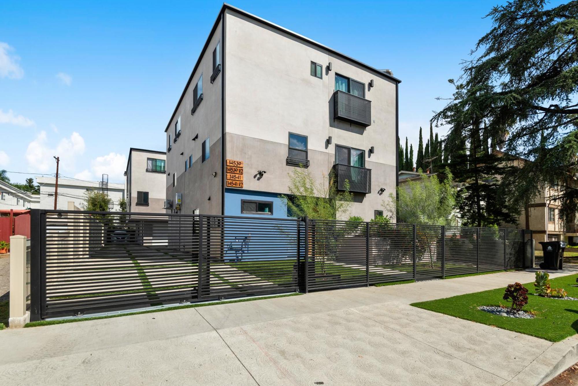 Hébergement de vacances Luxurious Townhome W/3 Master Gated Parking