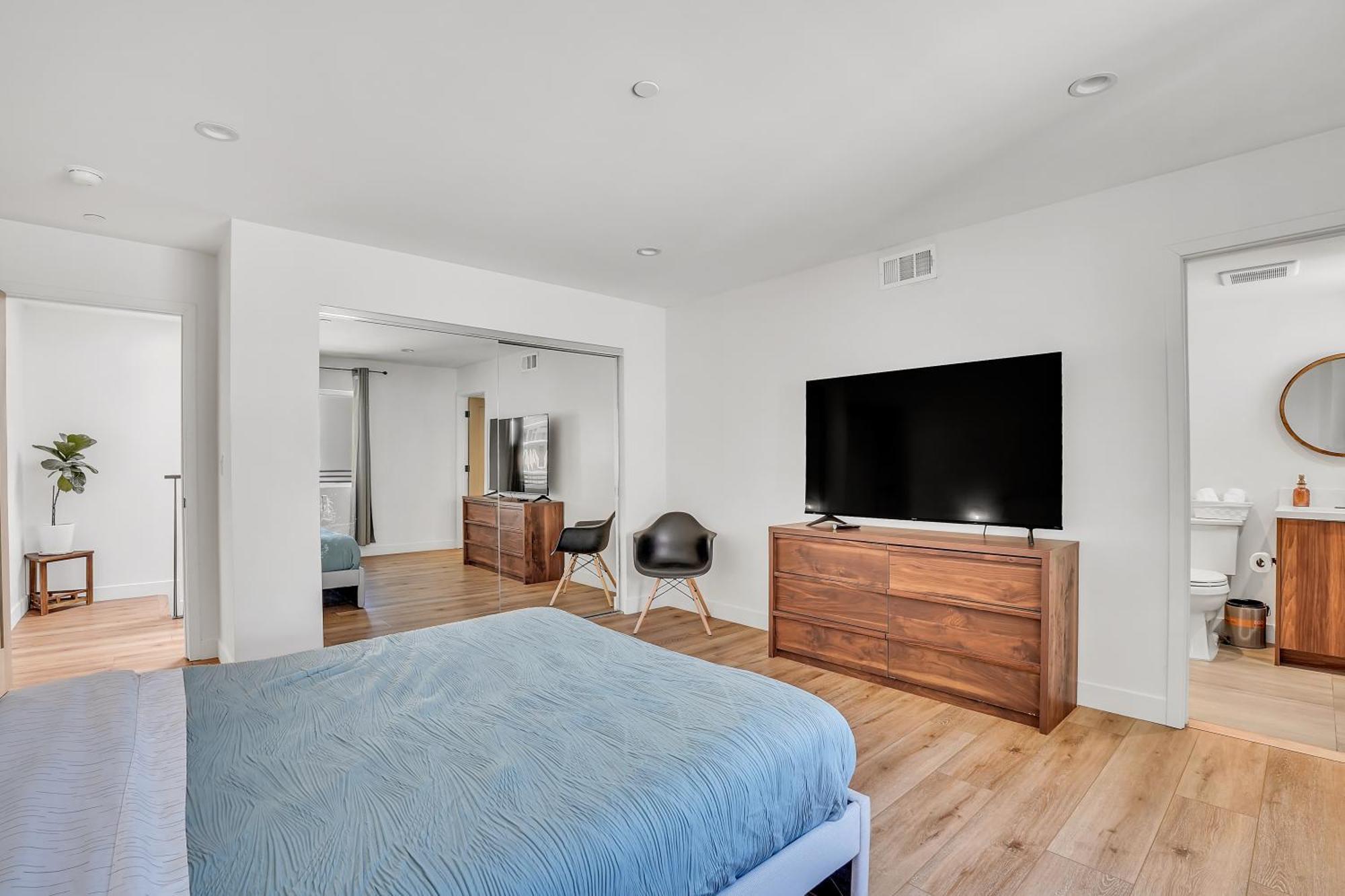 Luxurious Townhome W/3 Master Gated Parking Los Angeles