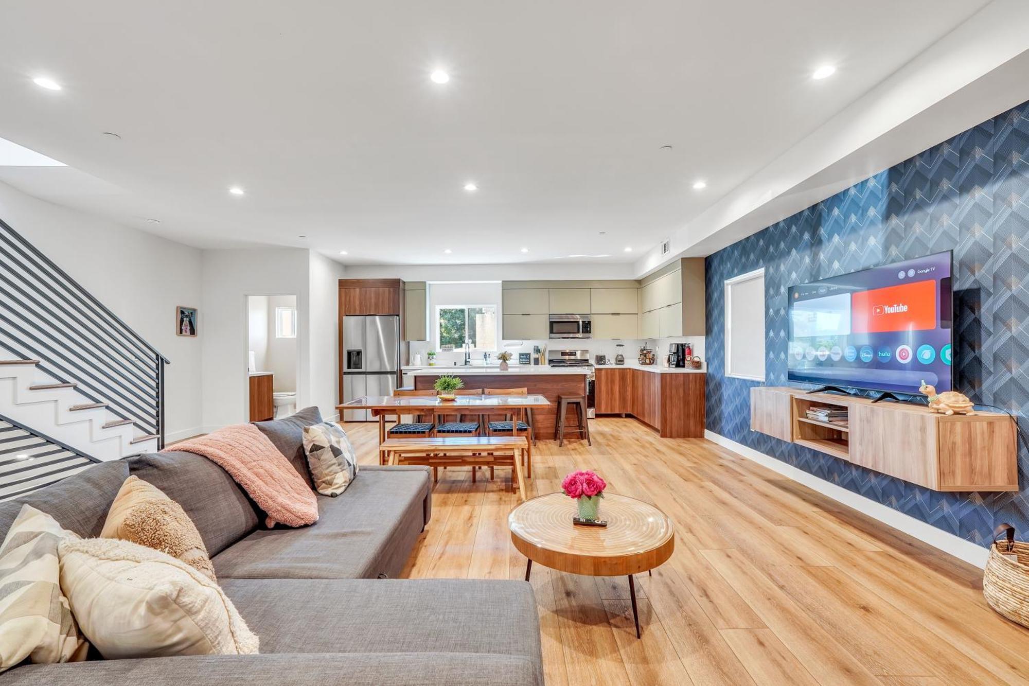 Luxurious Townhome W/3 Master Gated Parking Casa de férias